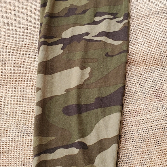 Camo Leggings - Picture 3 of 4